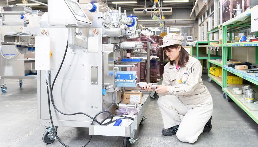 生産工場の仕事風景