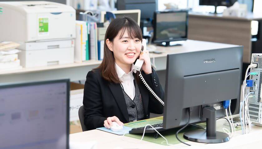 総務・人事・経理・情報管理・特許の仕事風景